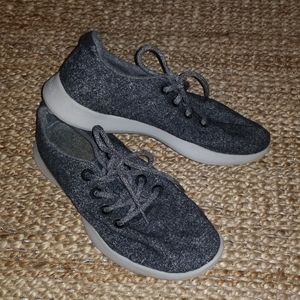Men's sz 10 Allbirds wool runners tennis shoes